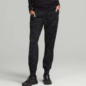 Lululemon Dance Studio Mid-Rise Jogger
Heritage 365 Camo Deep Coal Mult